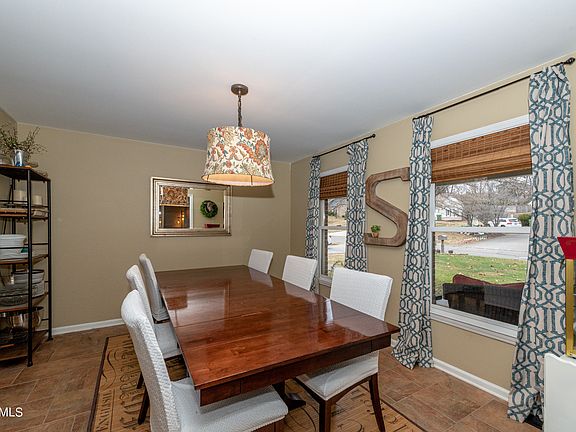 5th image of 1724 Westcliff Dr
