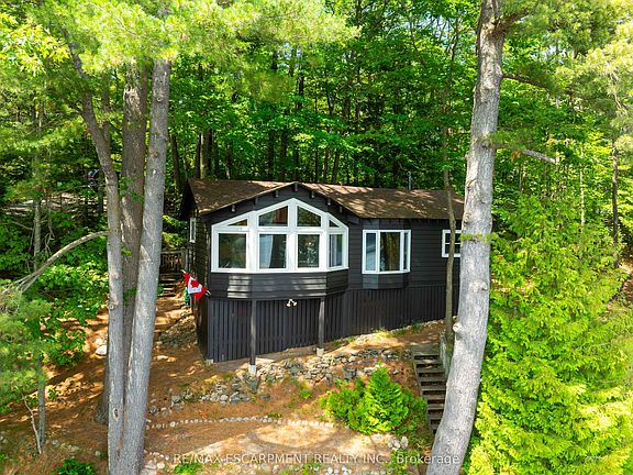 3rd image of 1009 Fogo St
