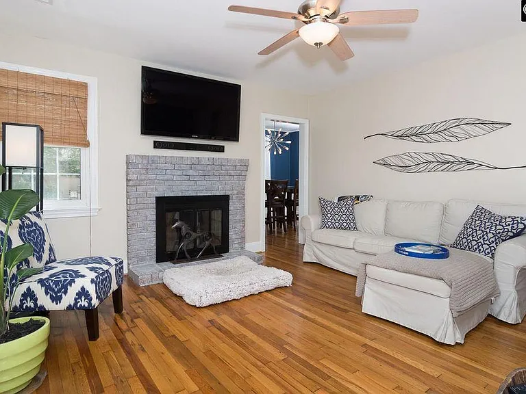 2744 Monroe St — Photo 3