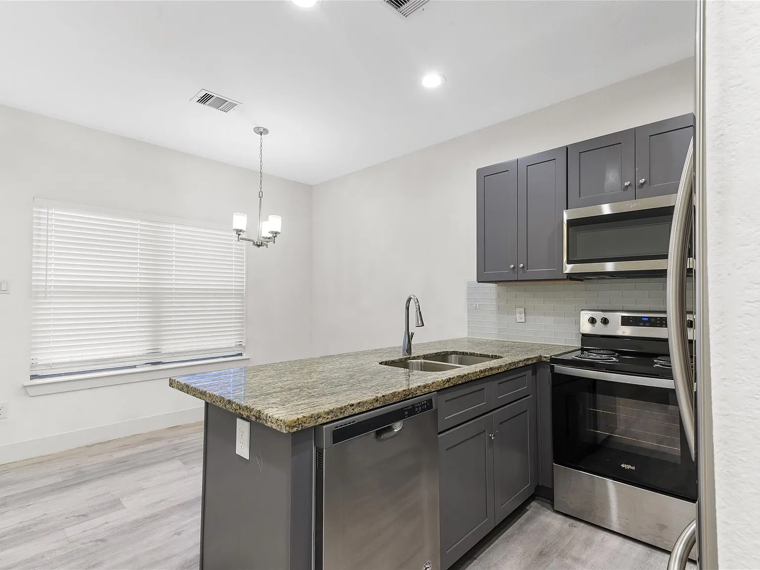 4 bed, 2.5 bath, 2546 sqft, $1,735 — Photo 2