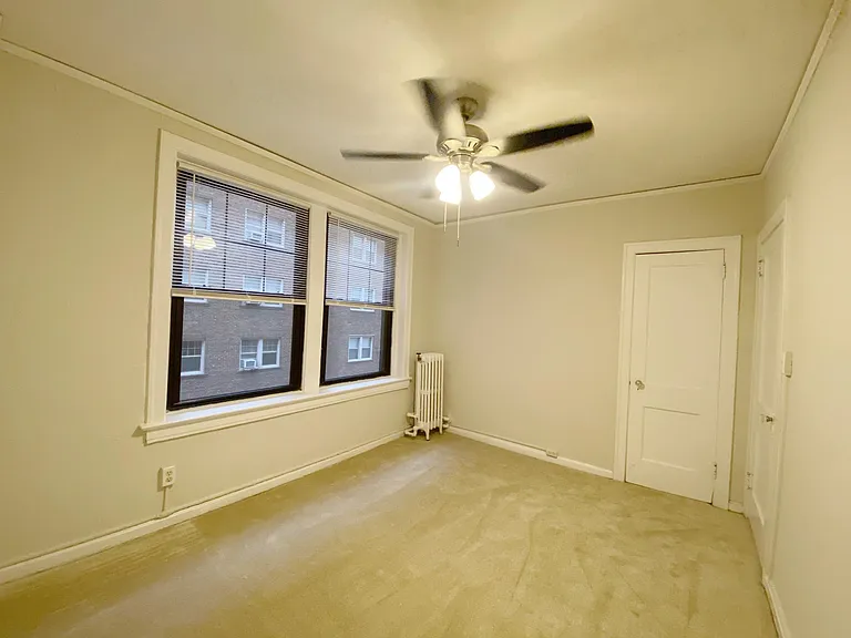 St. Regis Apartments — Photo 31