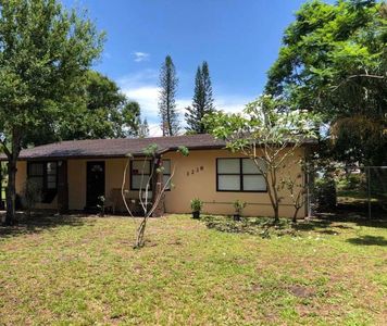 3238 E Lake Dr, Fort Pierce, FL, 34982