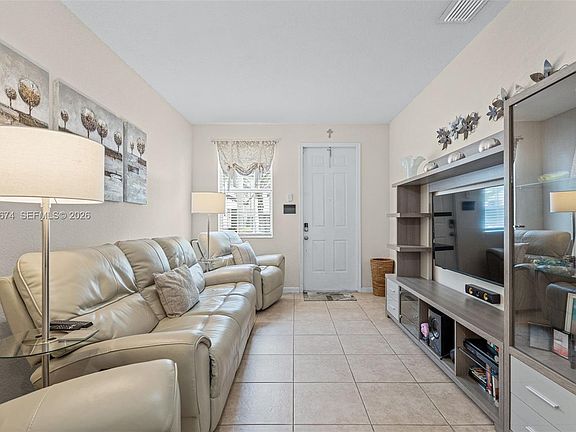 4th image of 1034 NE 30th Ave