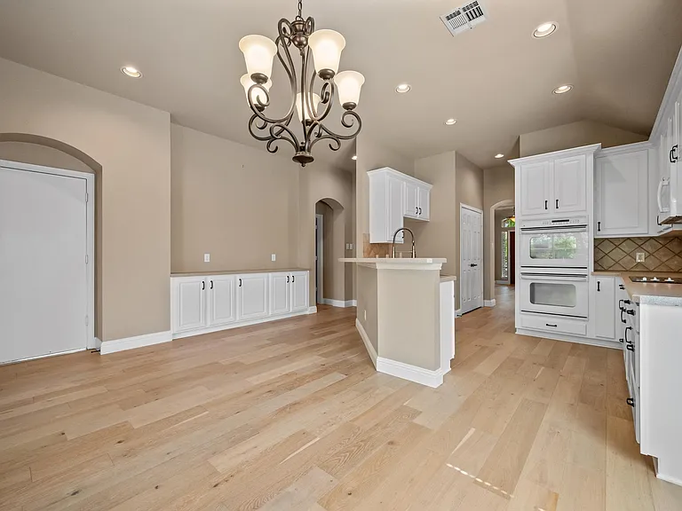 4617 Kingsway Ln — Photo 10