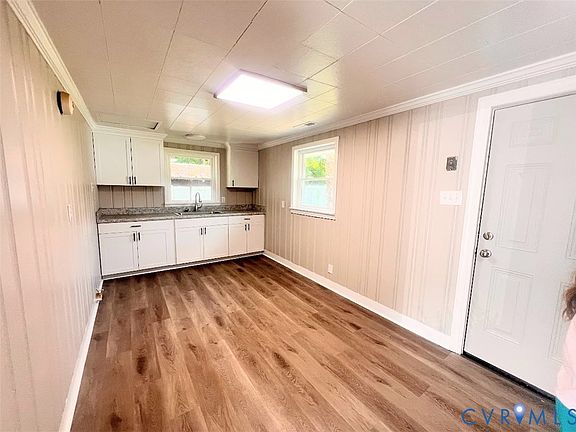 3rd image of 1144 E Normandale Ave