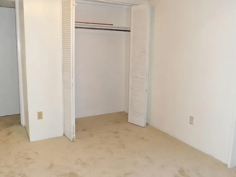 220 Belmont Rd — Photo 16