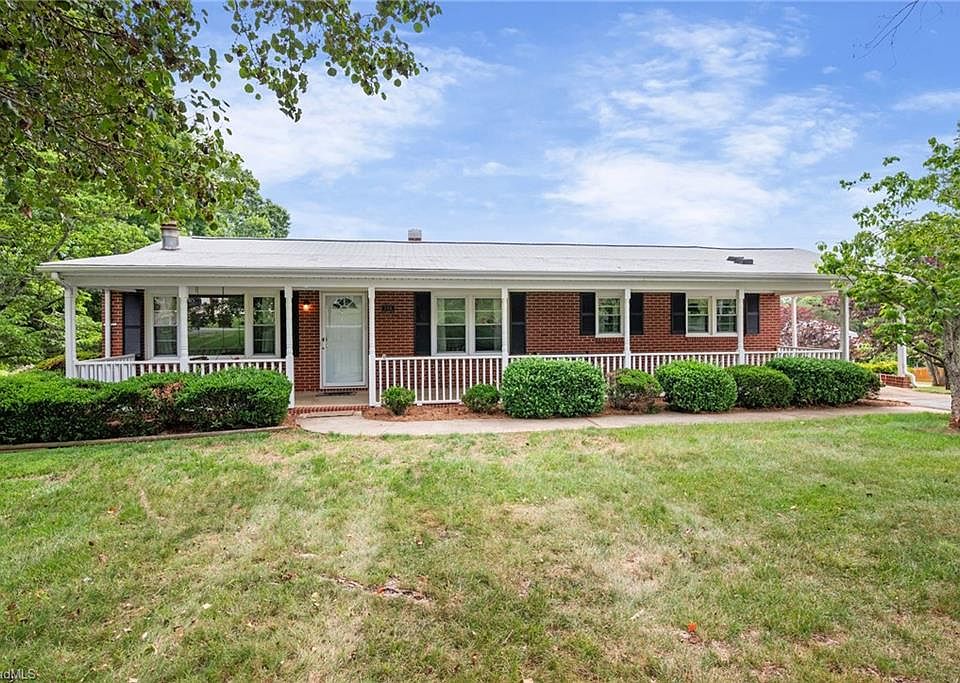 1st image of 243 Farmingdale Ave