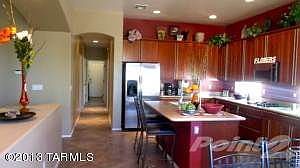 Spacious Gourmets Kitchen