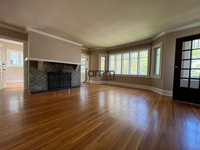 3232 Clarendon Rd — Photo 7