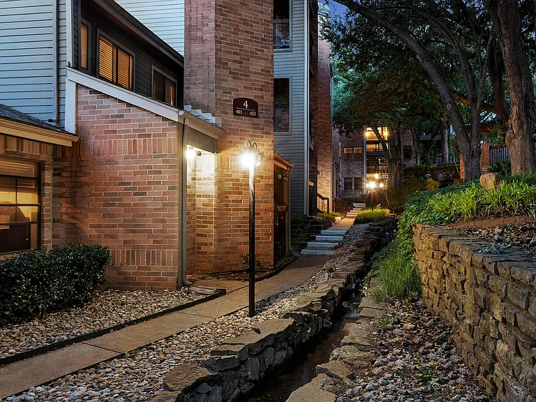C235270_Dusk_LitWalkway_02_13949
