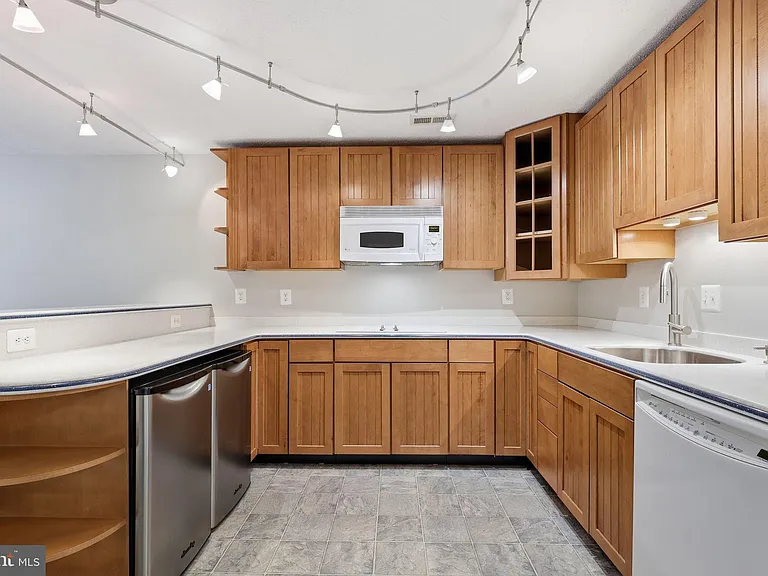 100 Spyglass Ln — Photo 37