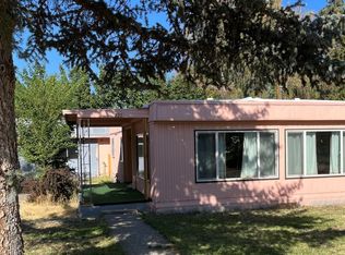222 S E St, Lakeview, OR 97630