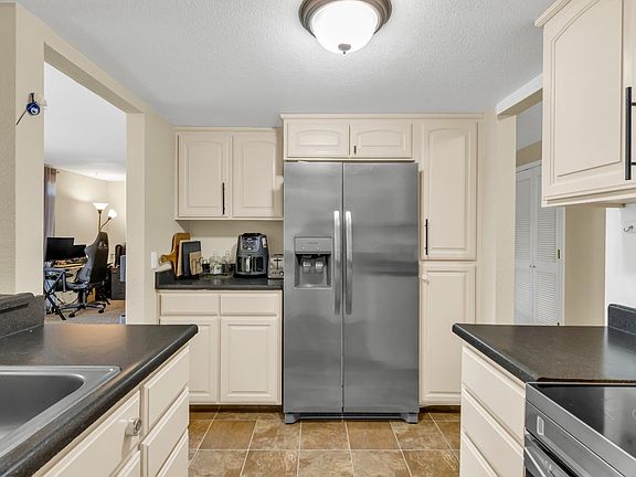 4th image of 903 Fulton Ave APT 406