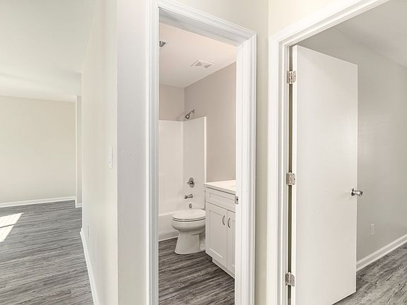 3rd image of 910 Davis Ave #914-H