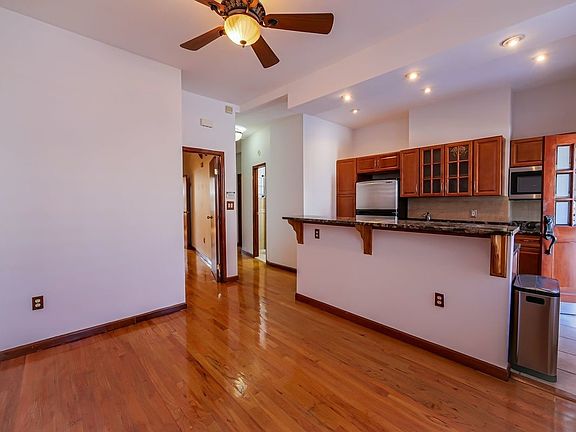 3rd image of 331 Marion St #2