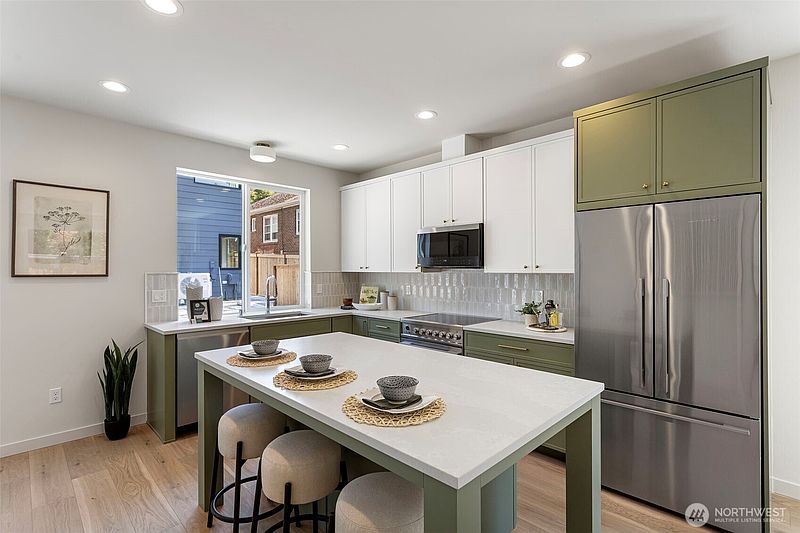 5th image of 8039 Wallingford Avenue N #C