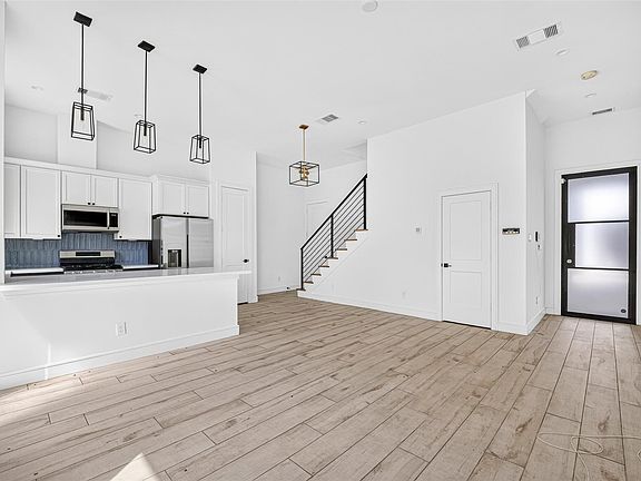 4th image of 4508 Old Yale St #D