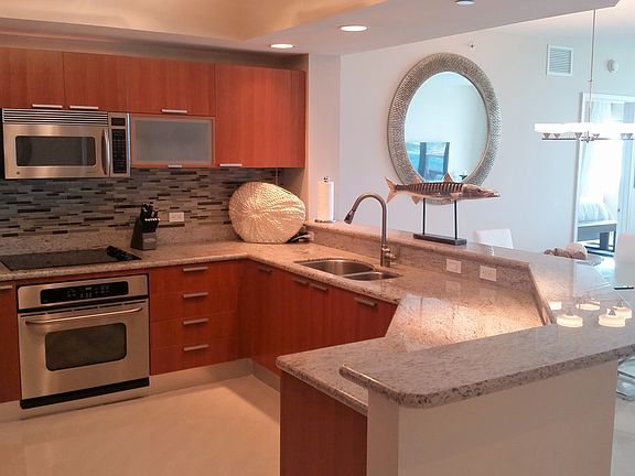 2nd image of 2650 Lake Shore Dr Unit 1405