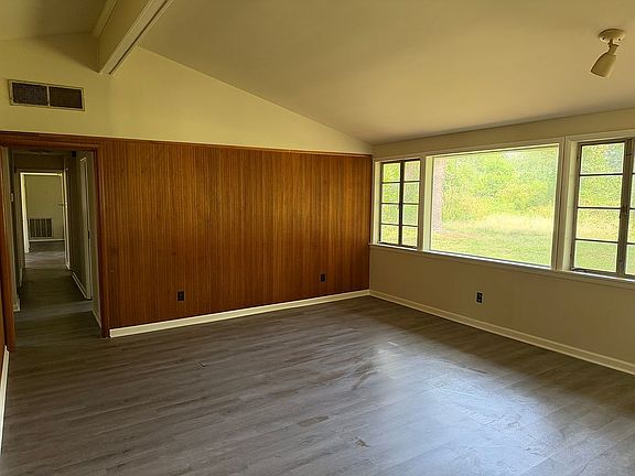 4th image of 418 Broad St