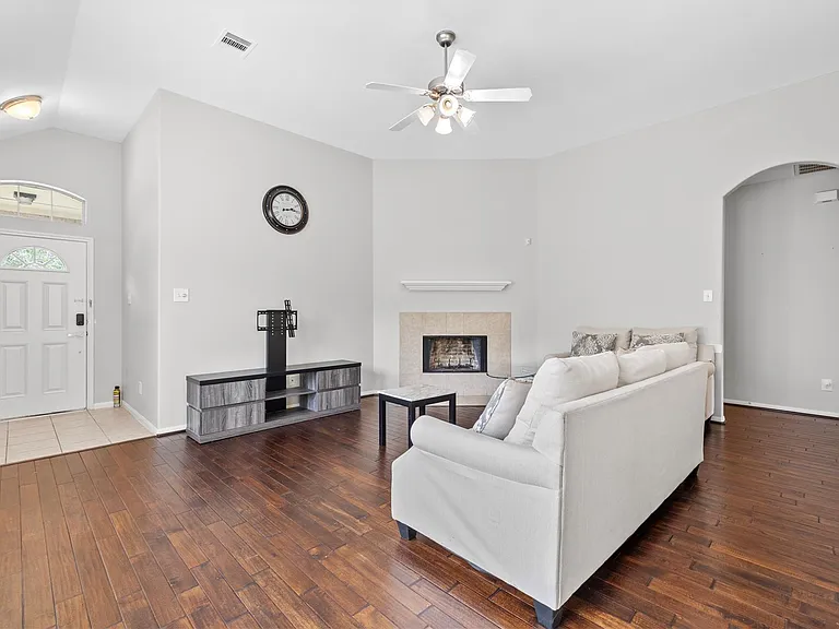 9906 Taylor Springs Ln — Photo 5