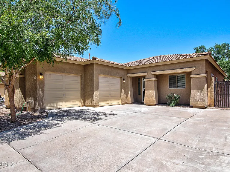 2043 N Holguin Way — Photo 2