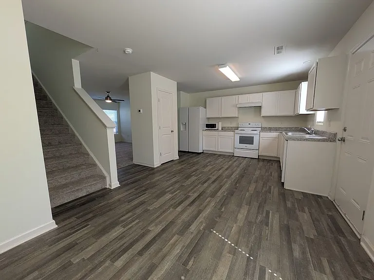 75 Shamrock Dr W — Photo 7