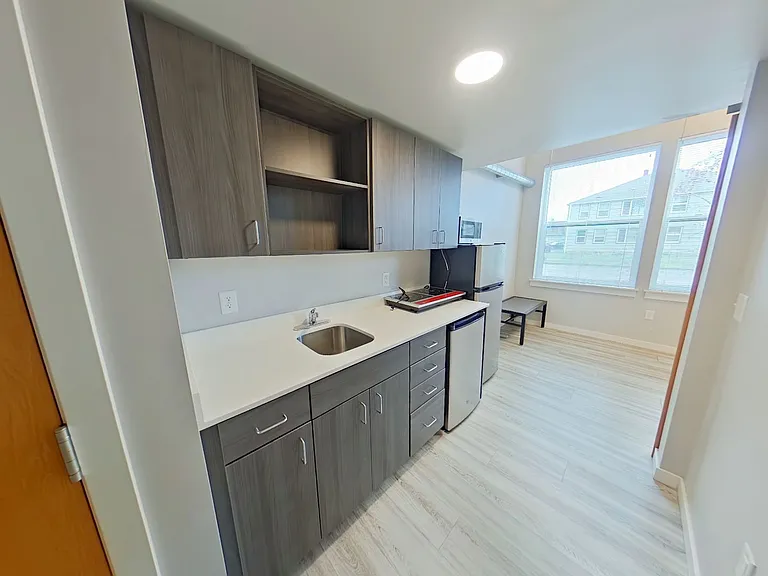 Ferry Street Flats - Modern Studios and Lofted units right by campus! — Photo 38