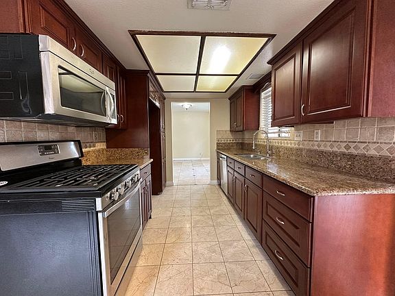 4th image of 10742 Essex Pl