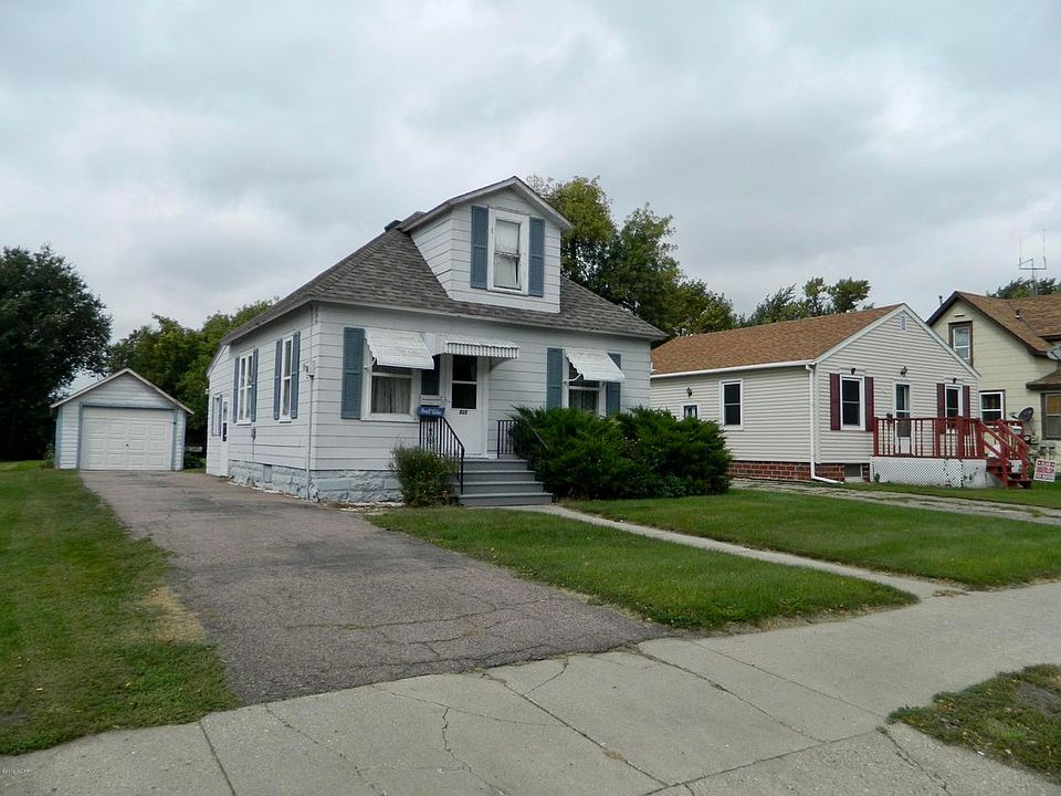 1st image of 935 McMillan St