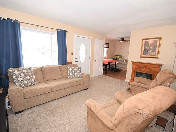 3rd image of 453 Walnut Dr