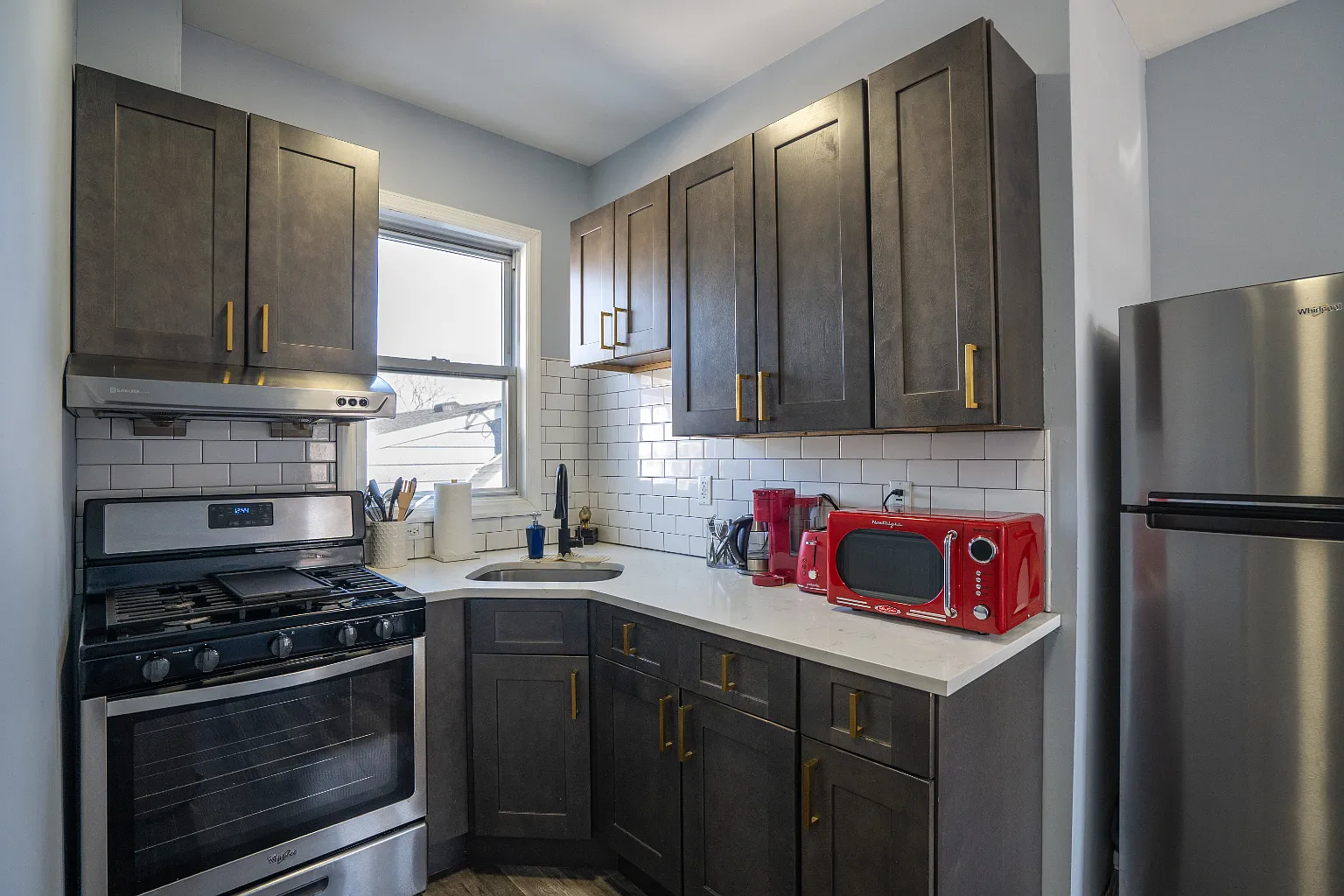 3 bed, 900 sqft, $4,800 — Photo 3