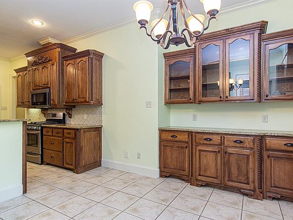 5th image of 213 Heritage Ct