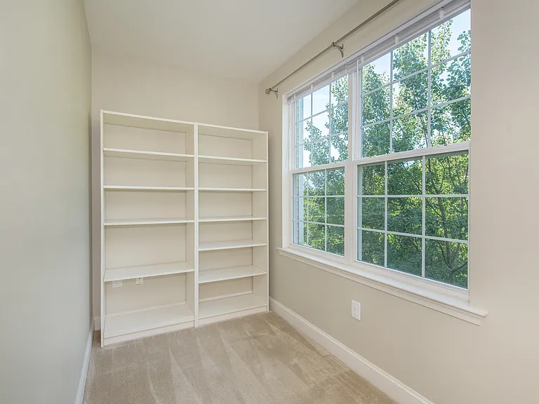 4211 Ramapo Ct — Photo 13