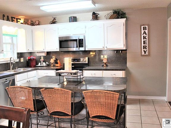 4th image of 115 Hardwood Dr