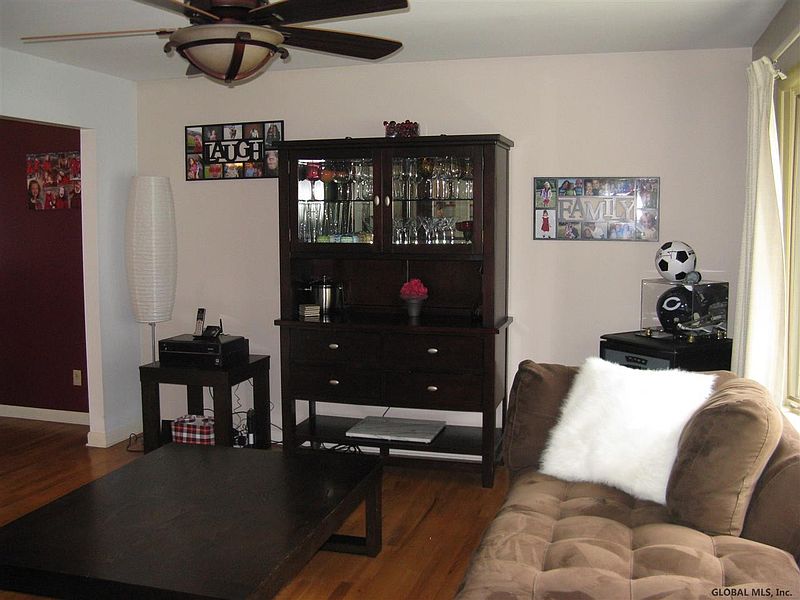 5th image of 35 SCOTCH PINE Drive