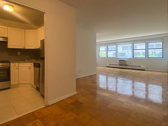 4th image of 435 W 57th St APT 3K
