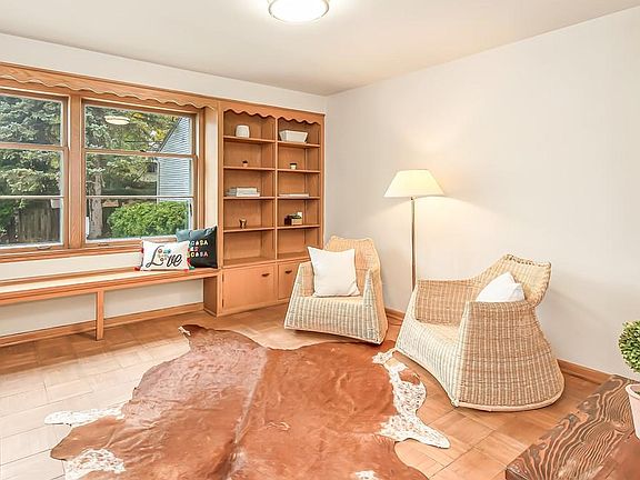 4th image of 10414 W Hillside Ave