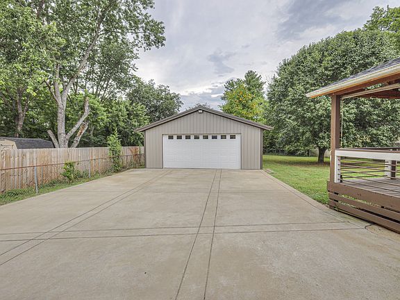 5th image of 412 McAmoore Dr