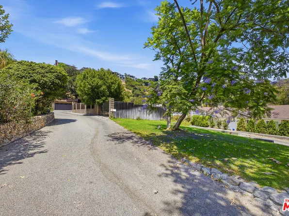 2215 Crescent Ave, Montrose, CA 91020