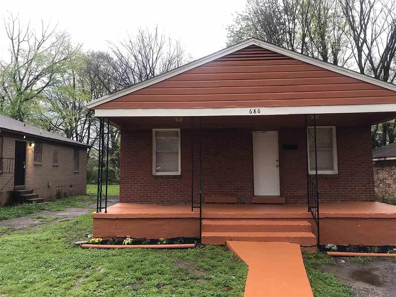 3 bed, 2.0 bath, 1050 sqft, $1,100 — Photo 1