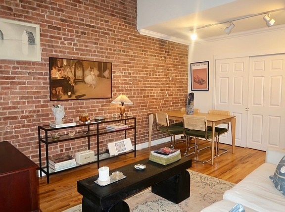 3rd image of 126 W 82nd St APT 4