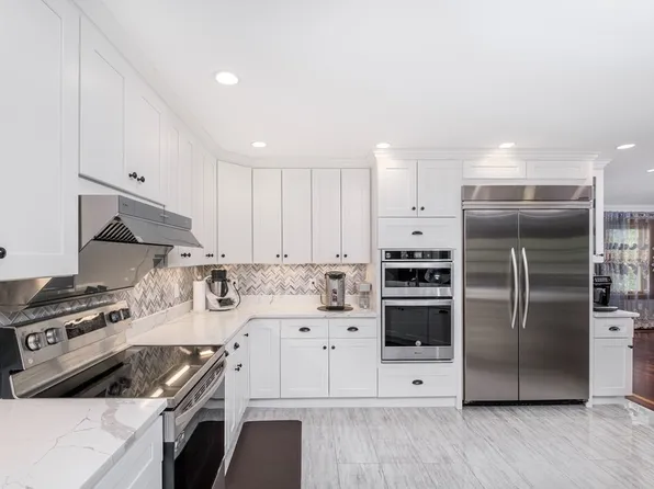 132 Thatcher St, Westwood, MA 02090