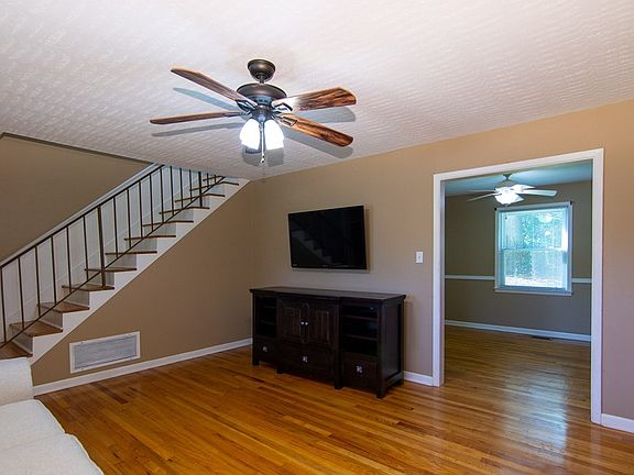 4th image of 2424 Ponderosa Dr