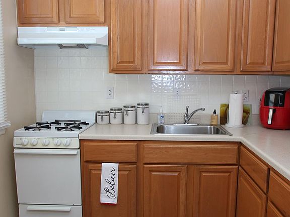 4th image of 104 W Cheltenham Ave
