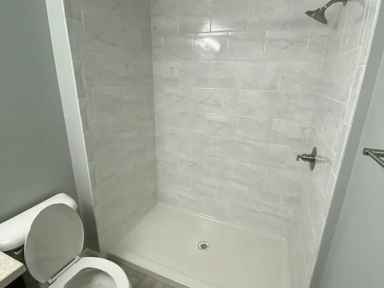 907 E Florida Ave — Photo 5