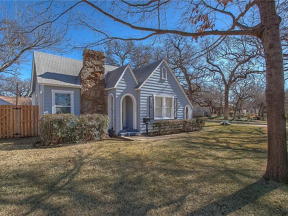 4th image of 1600 Bluebonnet Dr