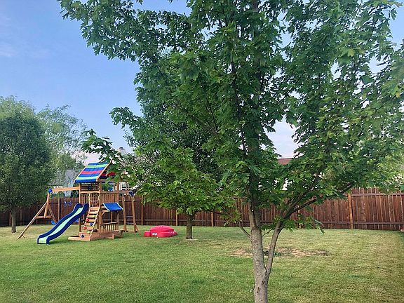 2nd image of 13885 Brightwater Dr