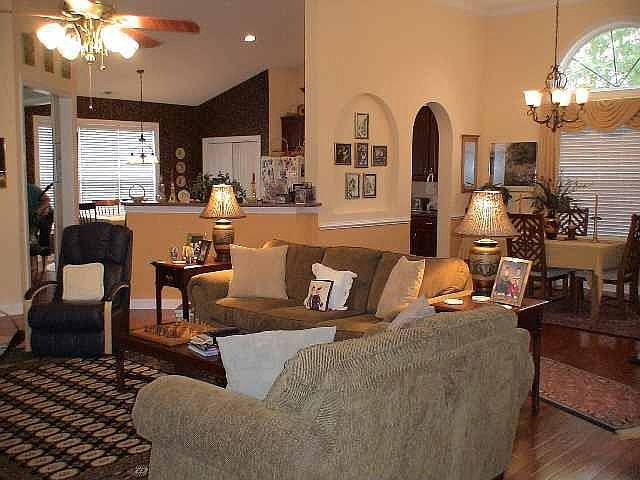 2nd image of 758 Camden Cir