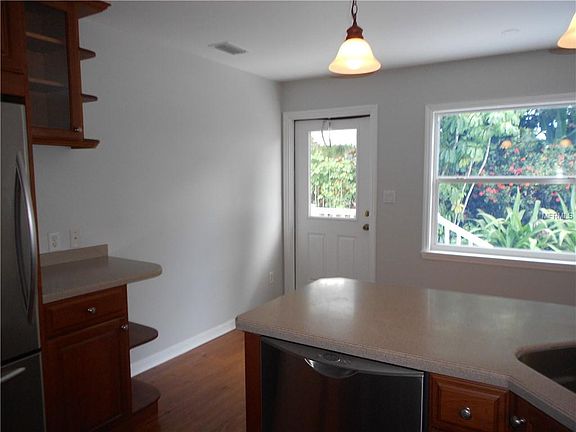 5th image of 250 Durrance St