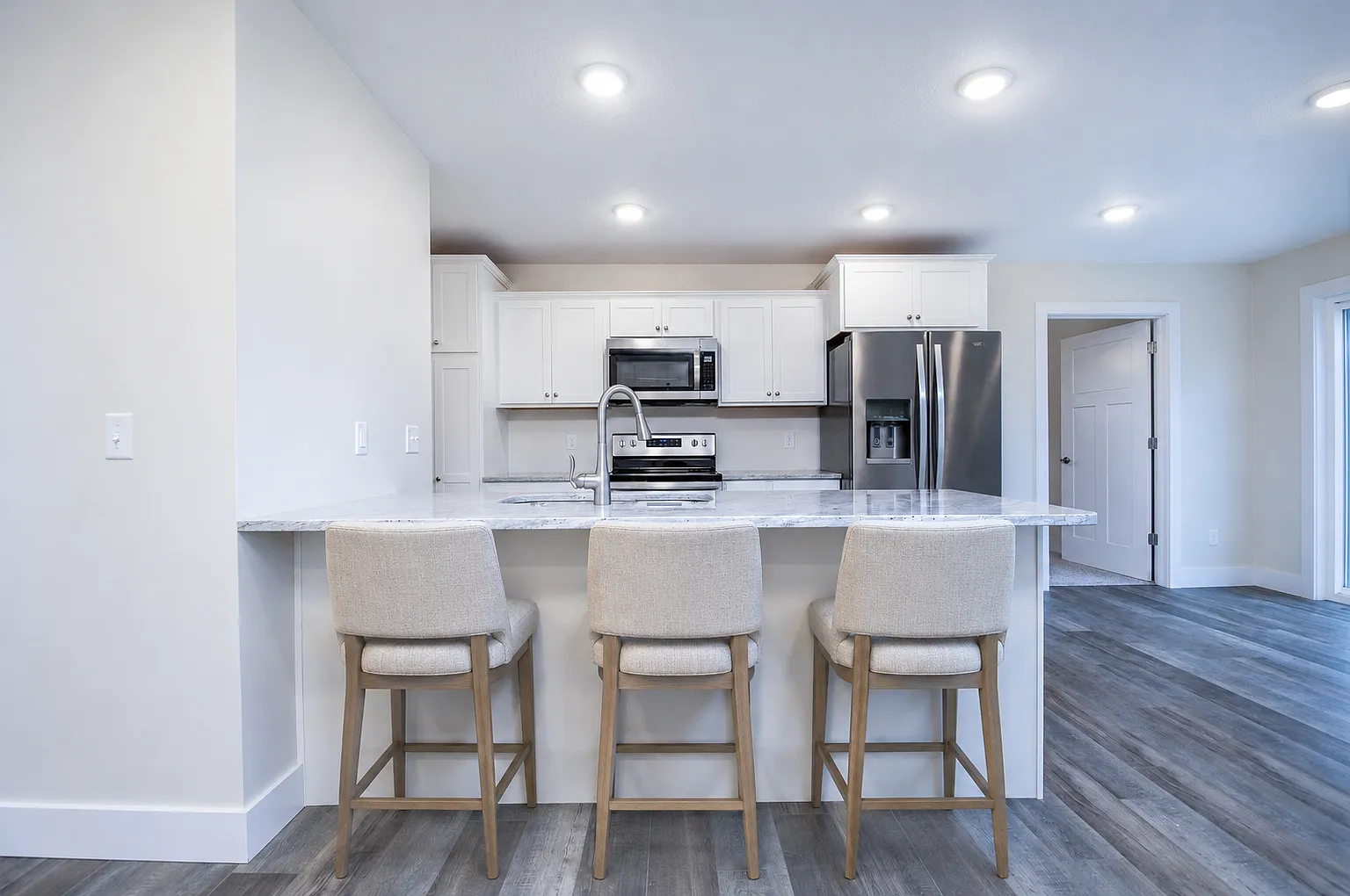 3 bed, 1304 sqft, $2,700 — Photo 2